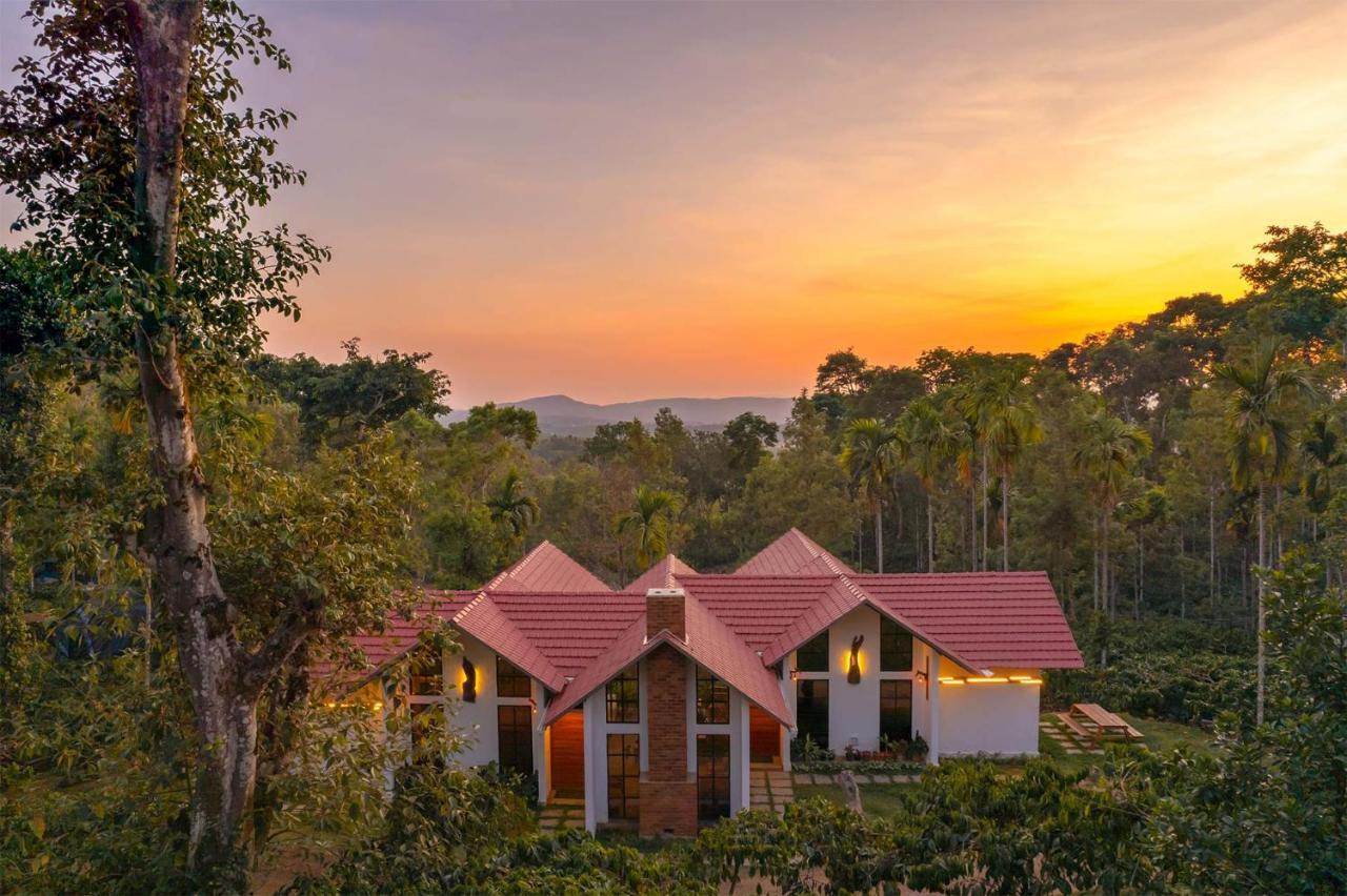 Stayvista At Cicada Chikmagalur 2Bhk Breakfast Included With Amazing View Exteriör bild
