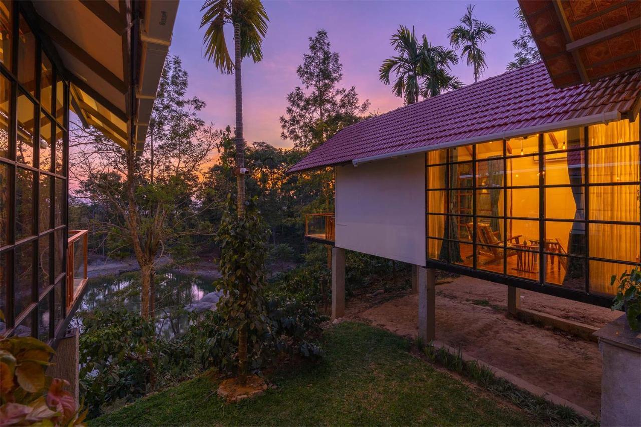 Stayvista At Cicada Chikmagalur 2Bhk Breakfast Included With Amazing View Exteriör bild