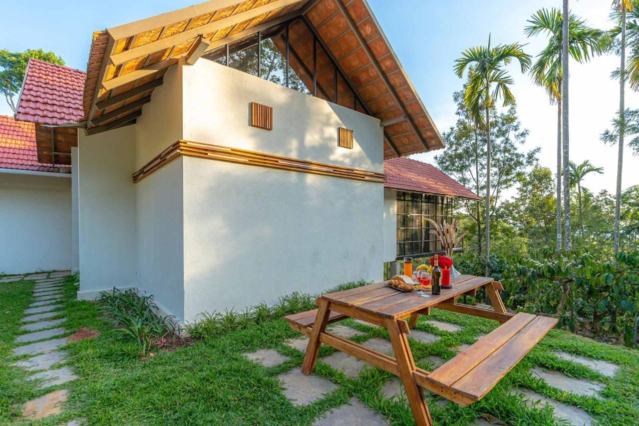 Stayvista At Cicada Chikmagalur 2Bhk Breakfast Included With Amazing View Exteriör bild
